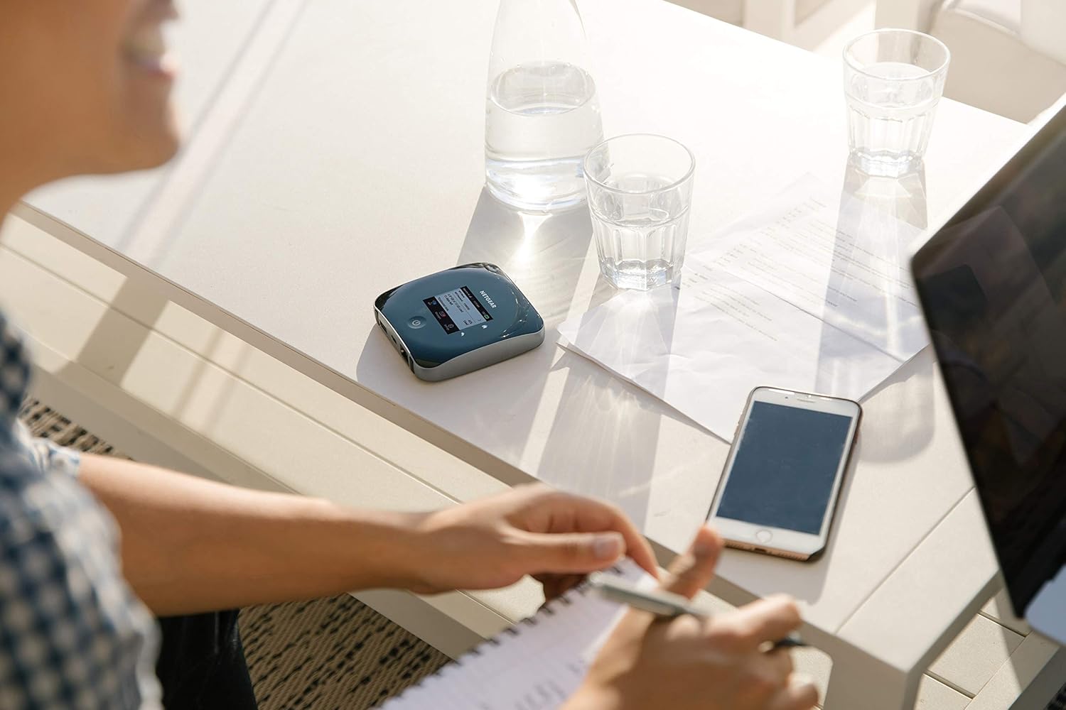 NETGEAR Nighthawk M2 Mobiler 4G LTE WLAN Router Hotspot für 20 Geräte SIM-Karte